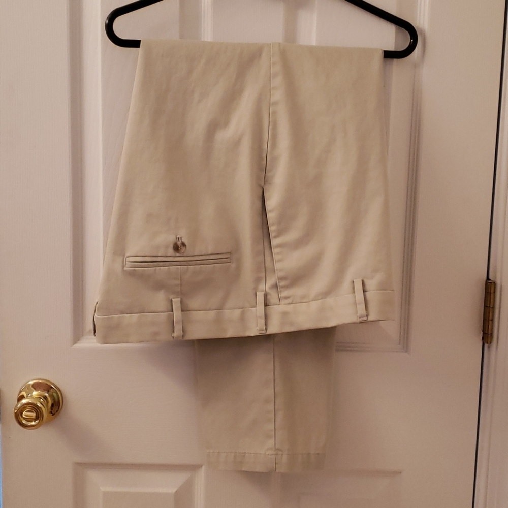 Dockers Khaki Pants size 40 x 30